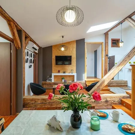 Pauza 3 Bedroom Apartment! Old Town Apartment *